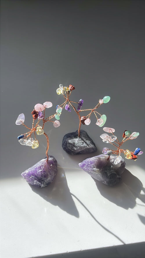 Arbre de Vie 7 Chakras avec socle en Améthyste et branches en cuivre – Équilibre, protection et harmonie